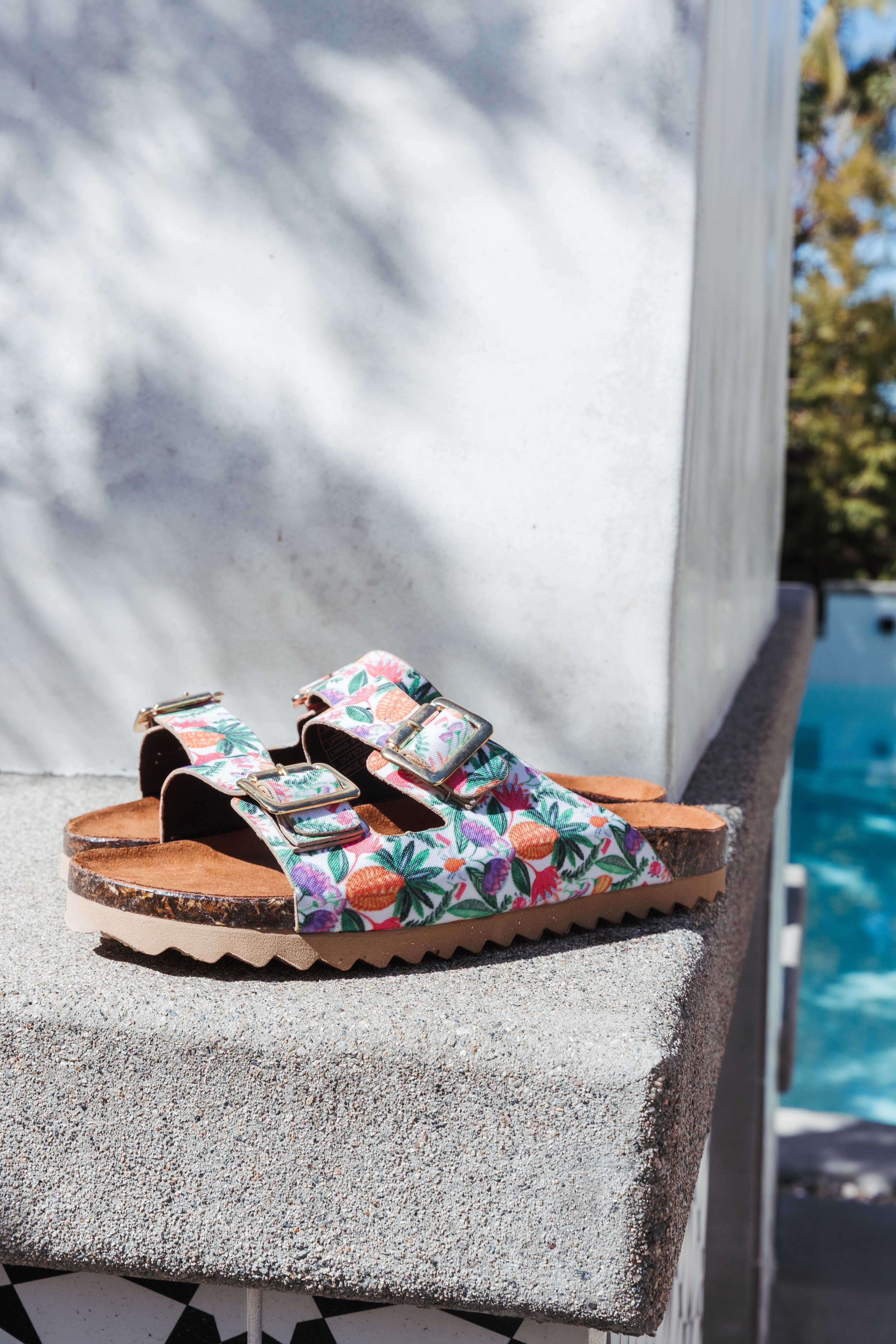 Abacaxi Buckle Sandal