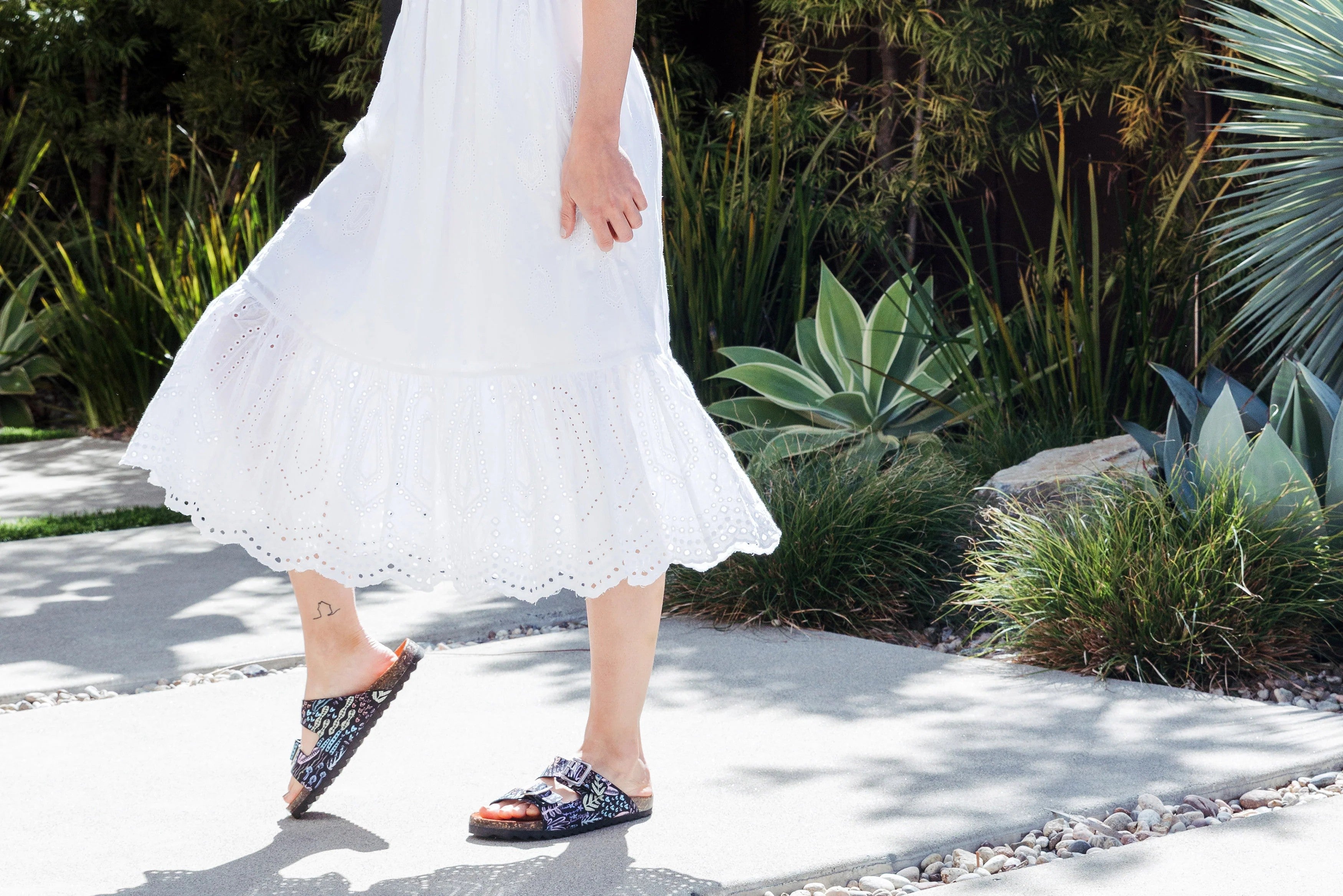 Loomi Buckle Sandal